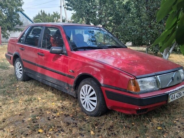 Красный Вольво 460, объемом двигателя 1.7 л и пробегом 250 тыс. км за 999 $, фото 1 на Automoto.ua