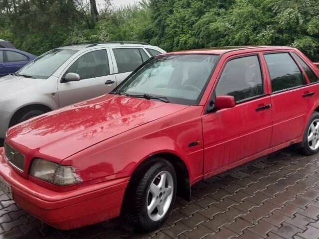 Червоний Вольво 460, об'ємом двигуна 2 л та пробігом 300 тис. км за 991 $, фото 1 на Automoto.ua