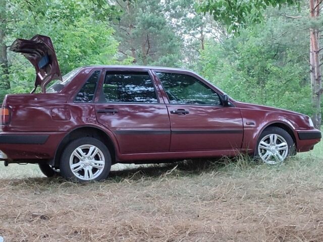 Красный Вольво 460, объемом двигателя 0 л и пробегом 330 тыс. км за 2000 $, фото 1 на Automoto.ua