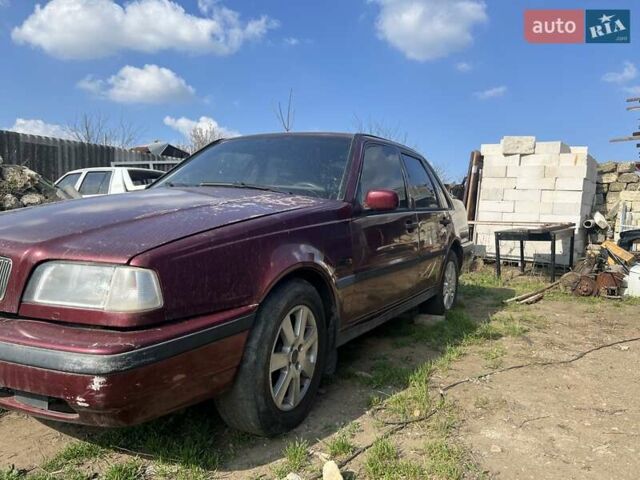 Красный Вольво 460, объемом двигателя 2 л и пробегом 150 тыс. км за 900 $, фото 1 на Automoto.ua