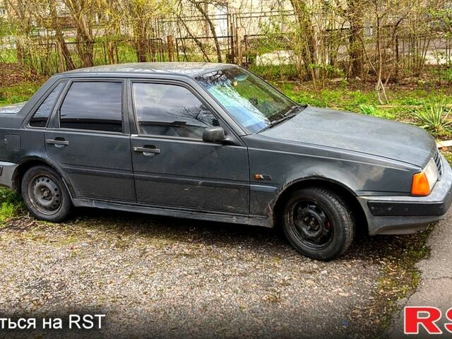 Серый Вольво 460, объемом двигателя 1.6 л и пробегом 0 тыс. км за 450 $, фото 1 на Automoto.ua