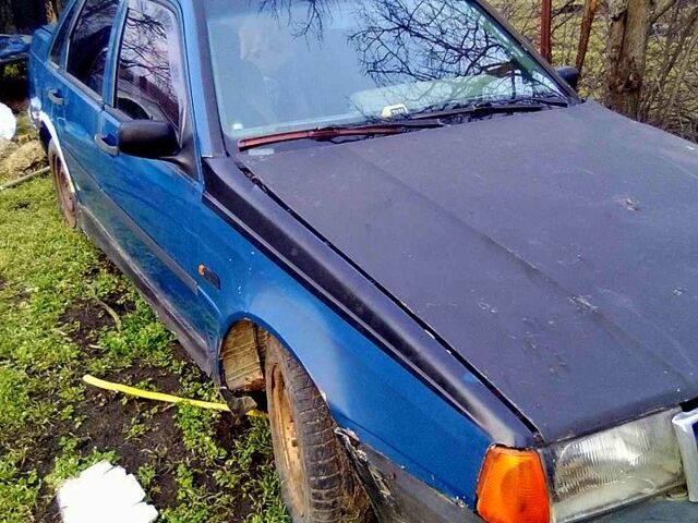 Синій Вольво 460, об'ємом двигуна 1.7 л та пробігом 100 тис. км за 1000 $, фото 1 на Automoto.ua