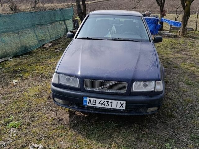 Синий Вольво 460, объемом двигателя 2 л и пробегом 300 тыс. км за 900 $, фото 1 на Automoto.ua