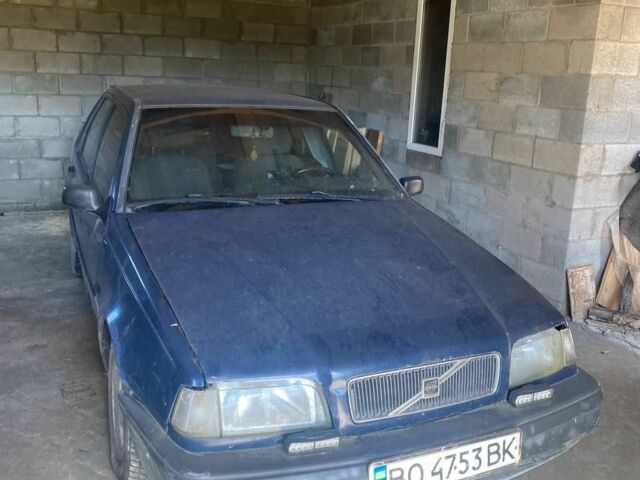 Синий Вольво 460, объемом двигателя 1.9 л и пробегом 360 тыс. км за 420 $, фото 1 на Automoto.ua