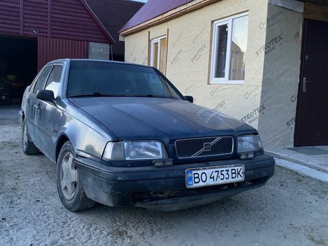Синий Вольво 460, объемом двигателя 1.9 л и пробегом 345 тыс. км за 512 $, фото 1 на Automoto.ua