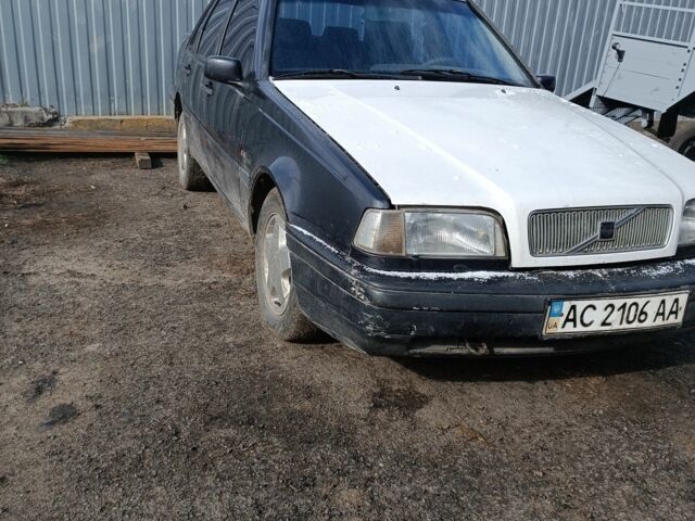 Синий Вольво 460, объемом двигателя 1.8 л и пробегом 100 тыс. км за 900 $, фото 1 на Automoto.ua