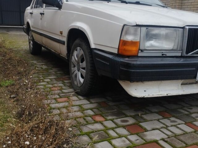 Белый Вольво 740, объемом двигателя 2.3 л и пробегом 350 тыс. км за 900 $, фото 1 на Automoto.ua