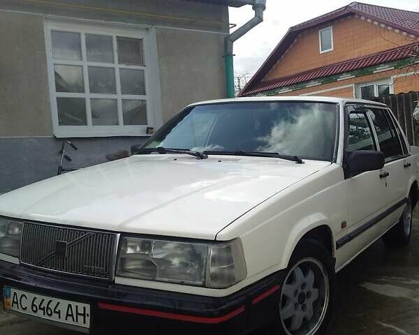 Білий Вольво 740, об'ємом двигуна 2.4 л та пробігом 350 тис. км за 1800 $, фото 1 на Automoto.ua