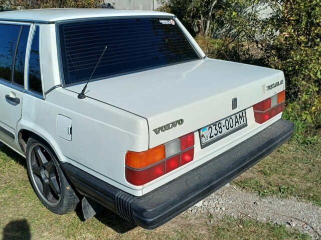 Белый Вольво 740, объемом двигателя 2.3 л и пробегом 10 тыс. км за 1300 $, фото 1 на Automoto.ua