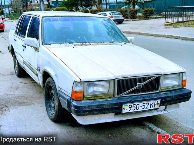 Белый Вольво 740, объемом двигателя 2.3 л и пробегом 480 тыс. км за 497 $, фото 1 на Automoto.ua