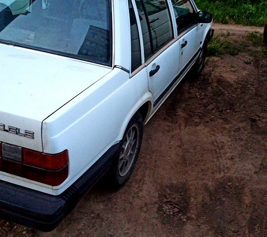 Білий Вольво 740, об'ємом двигуна 2.4 л та пробігом 0 тис. км за 2100 $, фото 1 на Automoto.ua