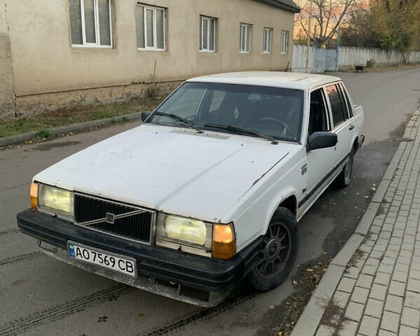Белый Вольво 740, объемом двигателя 2.4 л и пробегом 450 тыс. км за 800 $, фото 1 на Automoto.ua