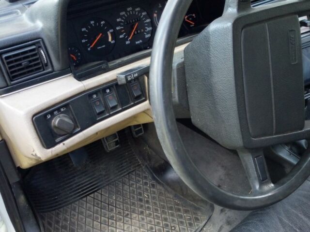 Белый Вольво 740, объемом двигателя 2 л и пробегом 250 тыс. км за 1942 $, фото 1 на Automoto.ua