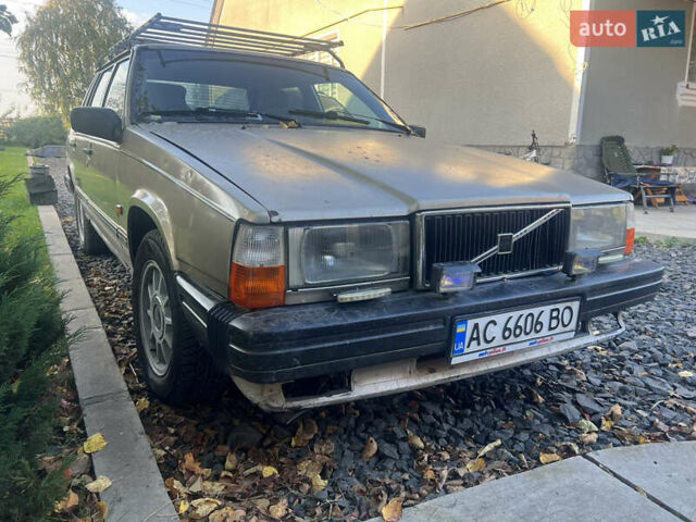 Бежевый Вольво 740, объемом двигателя 2.4 л и пробегом 100 тыс. км за 1700 $, фото 1 на Automoto.ua