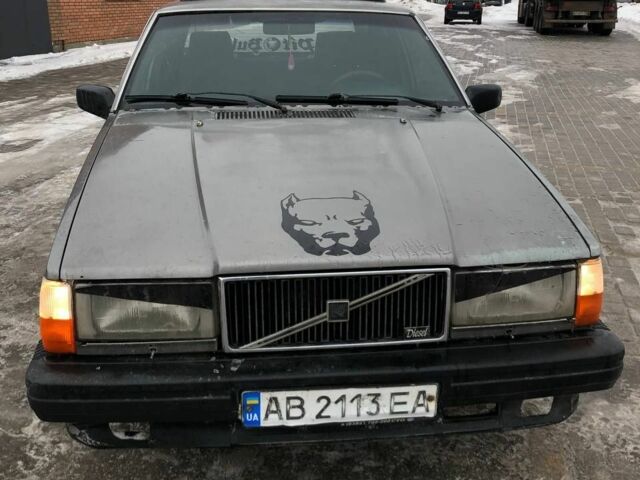 Серый Вольво 740, объемом двигателя 2.4 л и пробегом 300 тыс. км за 1100 $, фото 1 на Automoto.ua