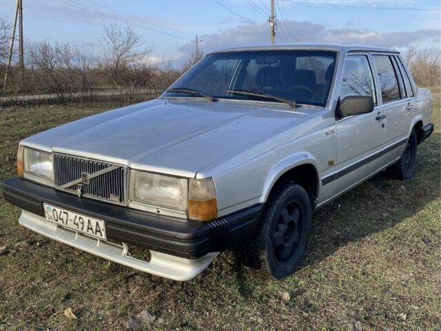 Серый Вольво 740, объемом двигателя 2.4 л и пробегом 360 тыс. км за 1500 $, фото 1 на Automoto.ua