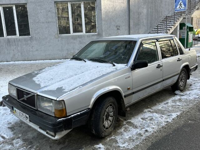 Серый Вольво 740, объемом двигателя 2.4 л и пробегом 333 тыс. км за 1500 $, фото 1 на Automoto.ua