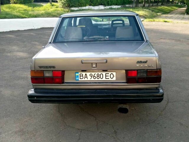 Сірий Вольво 740, об'ємом двигуна 2.4 л та пробігом 300 тис. км за 2199 $, фото 1 на Automoto.ua