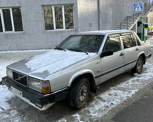 Сірий Вольво 740, об'ємом двигуна 2.4 л та пробігом 333 тис. км за 1500 $, фото 1 на Automoto.ua