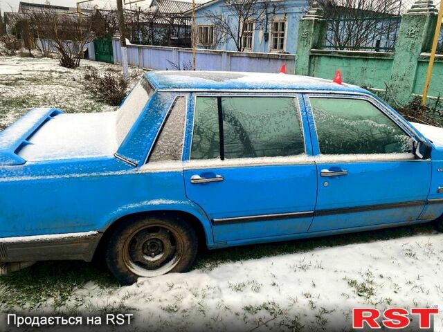 Синий Вольво 740, объемом двигателя 2.3 л и пробегом 200 тыс. км за 1000 $, фото 1 на Automoto.ua