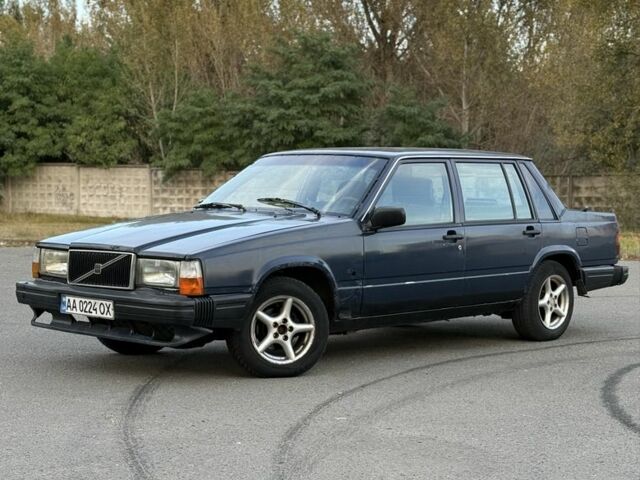 Синий Вольво 740, объемом двигателя 2 л и пробегом 777 тыс. км за 772 $, фото 1 на Automoto.ua