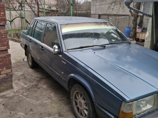Синий Вольво 740, объемом двигателя 2.4 л и пробегом 105 тыс. км за 3300 $, фото 1 на Automoto.ua