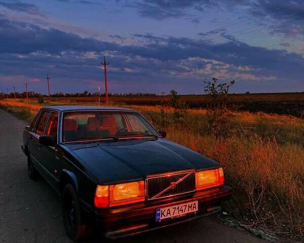 Синий Вольво 740, объемом двигателя 0 л и пробегом 230 тыс. км за 3000 $, фото 1 на Automoto.ua