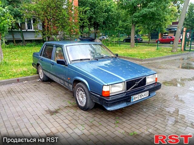 Синій Вольво 740, об'ємом двигуна 2.3 л та пробігом 0 тис. км за 2000 $, фото 1 на Automoto.ua