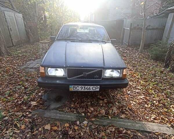 Синий Вольво 740, объемом двигателя 2.3 л и пробегом 630 тыс. км за 950 $, фото 1 на Automoto.ua