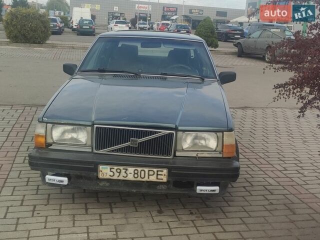 Синий Вольво 740, объемом двигателя 2.4 л и пробегом 330 тыс. км за 1000 $, фото 1 на Automoto.ua