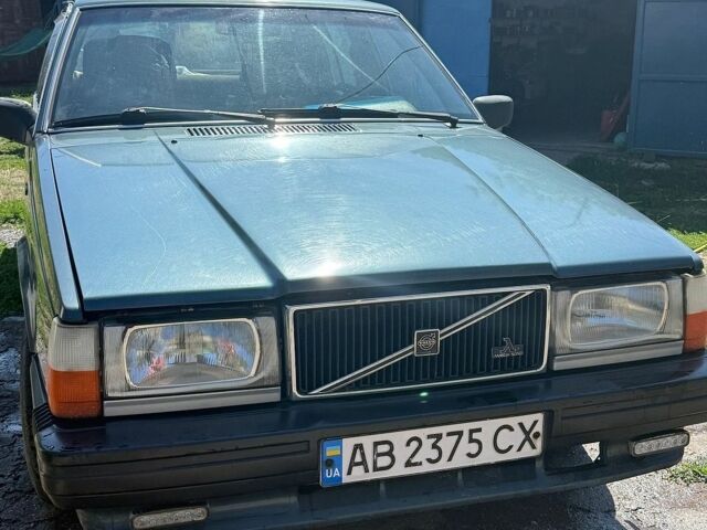 Синий Вольво 740, объемом двигателя 2.3 л и пробегом 250 тыс. км за 2700 $, фото 1 на Automoto.ua