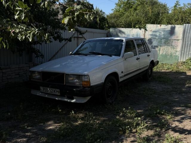 Білий Вольво 744, об'ємом двигуна 0 л та пробігом 200 тис. км за 502 $, фото 1 на Automoto.ua