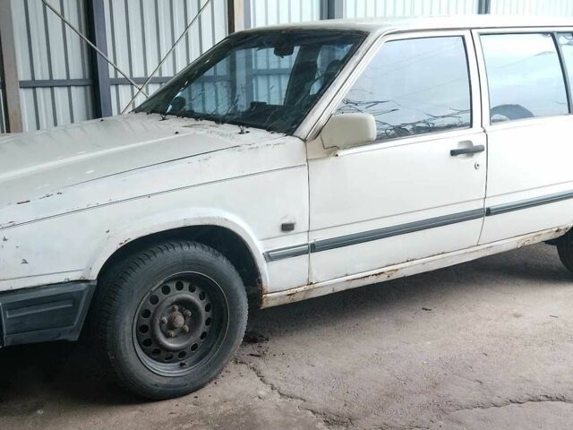 Білий Вольво 744, об'ємом двигуна 2.3 л та пробігом 480 тис. км за 597 $, фото 1 на Automoto.ua