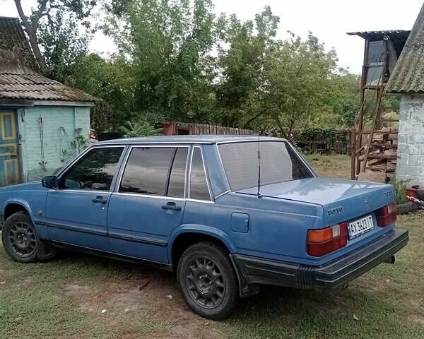Синий Вольво 744, объемом двигателя 2.32 л и пробегом 280 тыс. км за 890 $, фото 1 на Automoto.ua