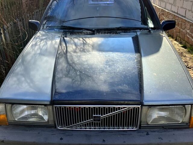 Сірий Вольво 760, об'ємом двигуна 2.4 л та пробігом 100 тис. км за 1100 $, фото 1 на Automoto.ua