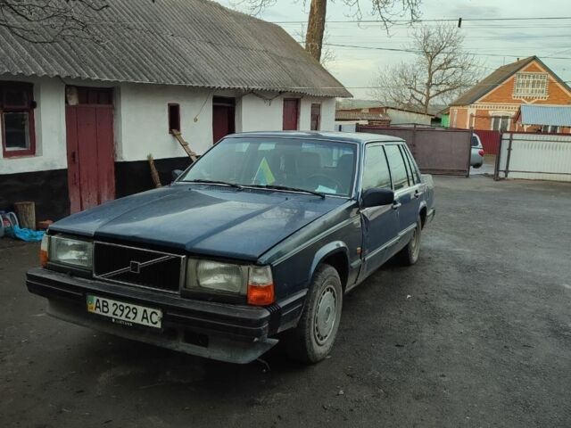 Синий Вольво 760, объемом двигателя 2 л и пробегом 345 тыс. км за 828 $, фото 1 на Automoto.ua