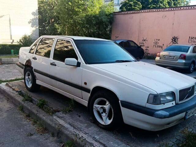 Белый Вольво 850, объемом двигателя 2.5 л и пробегом 287 тыс. км за 1340 $, фото 1 на Automoto.ua
