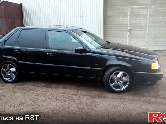 Черный Вольво 850, объемом двигателя 2.5 л и пробегом 400 тыс. км за 3300 $, фото 1 на Automoto.ua