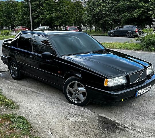 Черный Вольво 850, объемом двигателя 2.4 л и пробегом 0 тыс. км за 2550 $, фото 1 на Automoto.ua