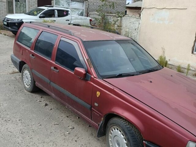 Красный Вольво 850, объемом двигателя 2 л и пробегом 500 тыс. км за 800 $, фото 1 на Automoto.ua
