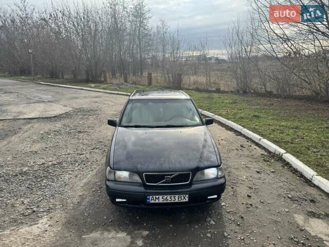 Синий Вольво 850, объемом двигателя 2.5 л и пробегом 460 тыс. км за 2500 $, фото 1 на Automoto.ua