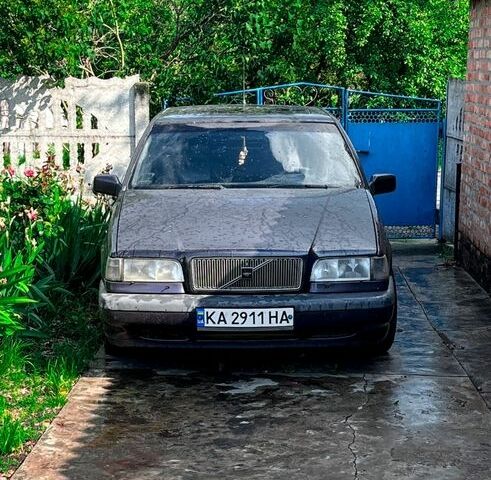 Синий Вольво 850, объемом двигателя 2.32 л и пробегом 598 тыс. км за 2450 $, фото 1 на Automoto.ua