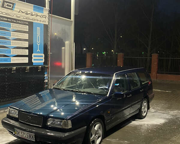Синий Вольво 850, объемом двигателя 2.3 л и пробегом 250 тыс. км за 1400 $, фото 1 на Automoto.ua