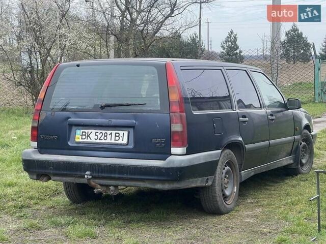 Синій Вольво 850, об'ємом двигуна 2 л та пробігом 400 тис. км за 2000 $, фото 1 на Automoto.ua