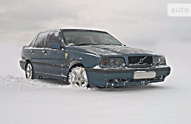 Синий Вольво 850, объемом двигателя 2.5 л и пробегом 360 тыс. км за 4000 $, фото 1 на Automoto.ua