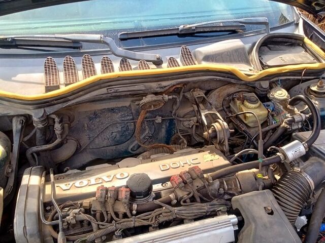 Зелений Вольво 850, об'ємом двигуна 2.5 л та пробігом 100 тис. км за 1500 $, фото 1 на Automoto.ua