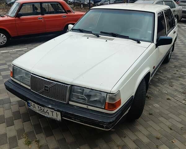 Белый Вольво 940, объемом двигателя 2.3 л и пробегом 398 тыс. км за 3200 $, фото 1 на Automoto.ua