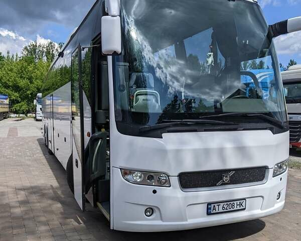 Белый Вольво Б12, объемом двигателя 12.1 л и пробегом 100 тыс. км за 76000 $, фото 1 на Automoto.ua