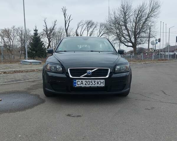 Черный Вольво Ц30, объемом двигателя 1.8 л и пробегом 220 тыс. км за 5700 $, фото 1 на Automoto.ua