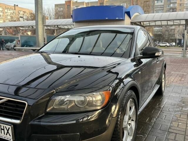 Черный Вольво Ц30, объемом двигателя 1.6 л и пробегом 258 тыс. км за 6500 $, фото 1 на Automoto.ua